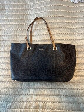 VTG Calvin Klein Shoulder Tote in Logo Printed Canvas